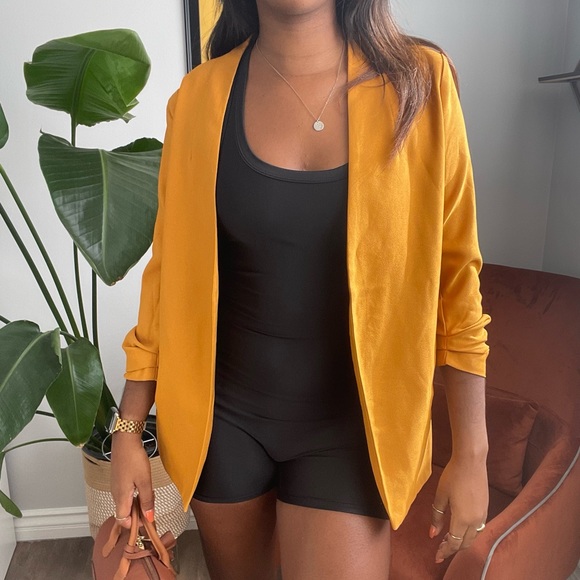 🏆 Gold Three Quarter Sleeves Blazer 🏆 - Picture 2 of 5